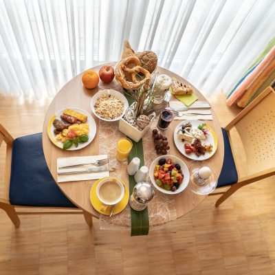 Beim Schrey Frühstück am Tisch